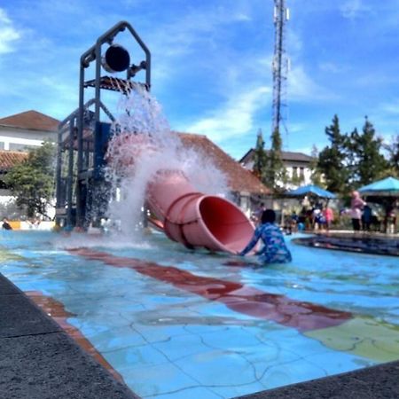 Puncak Village Hotel & Kampung Main Anak Gadok 外观 照片