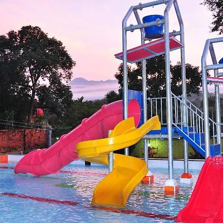 Puncak Village Hotel & Kampung Main Anak Gadok 外观 照片